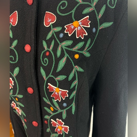 Vintage Floral and Vine Embroidery Black Button Up Jacket, Large. - Picture 3 of 5